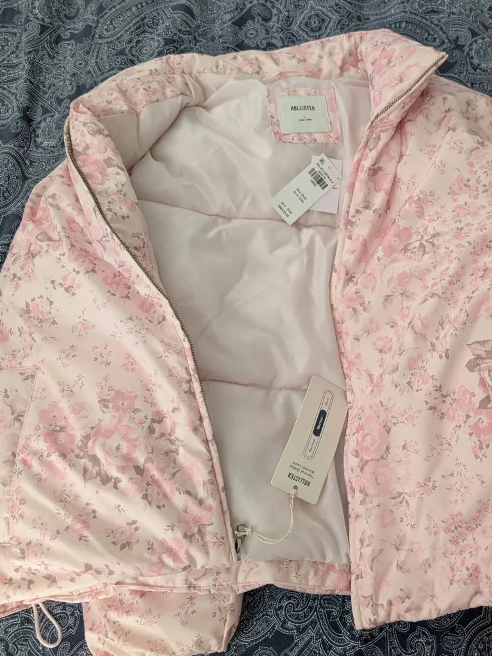 NWT Hollister Pink Floral Puffer Jacket Women's L - Coquette Ditsy Rose Print